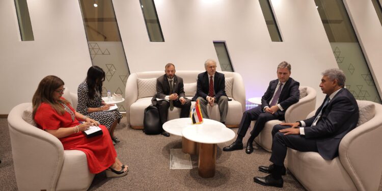 وزير السياحة والآثار يستقبل وزير الثقافة الصربي لدعم التبادل الثقافي والترويج السياحي بين البلدين