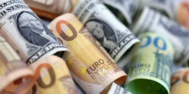 أسعار العملات الأجنبية والعربية أمام الجنيه اليوم الثلاثاء 4-11-2025