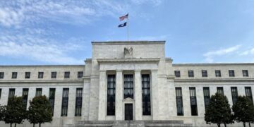 الفيدرالي الأمريكي يخفض أسعار الفائدة 25 نقطة أساس للمرة الثالثة هذا العام