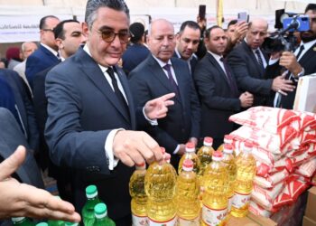 وزير التموين يفتتح سوق “اليوم الواحد” بالمرج لتوفير السلع بأسعار مخفضة للمواطنين