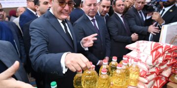 وزير التموين يفتتح سوق “اليوم الواحد” بالمرج لتوفير السلع بأسعار مخفضة للمواطنين