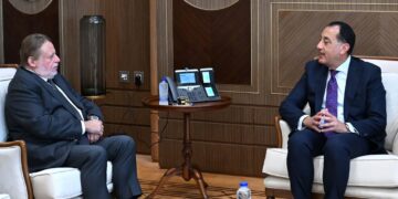 رئيس الوزراء ومحافظ البنك المركزي يناقشان جهود تدبير الاحتياجات المالية للقطاعات الأساسية