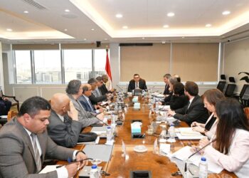 وزير الإسكان يستقبل وفد من بنك الاستثمار الأوروبي لبحث موقف المشروعات الجارية  