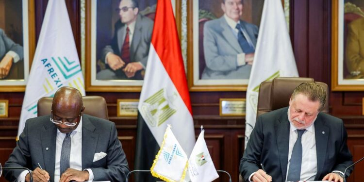 البنك المركزي المصري و”أفريكسيم بنك” يوقعان مذكرة تفاهم لإنشاء بنك للذهب في مصر