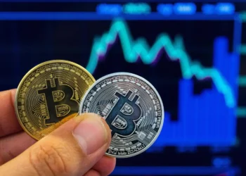 سعر البيتكوين يهبط بنسبة 3.28% وسط تخارج رؤوس الأموال الأمريكية