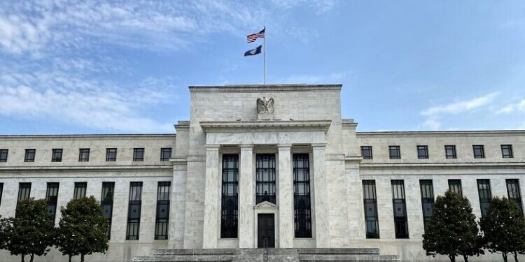الفيدرالي الأمريكي يُبقي على أسعار الفائدة دون تغيير