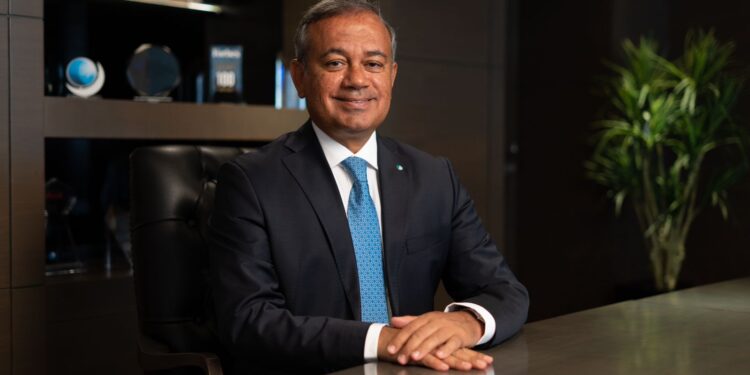 رئيس مصرف أبوظبي الإسلامي يتوقع تراجع أسعار الفائدة إلى 14% خلال 2026
